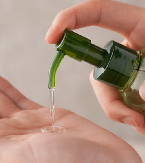 6 ways to clean lipstick marks on your shirt quickly and simply Picture 2