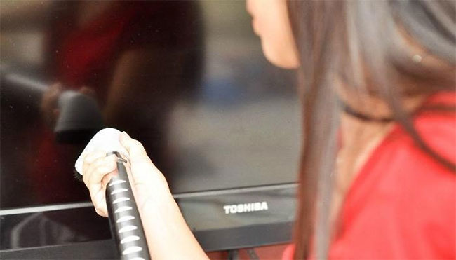 7 mistakes to make when cleaning the TV screen Picture 7