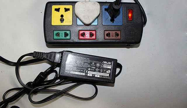 7 note when using and storing laptops during breaks Picture 6