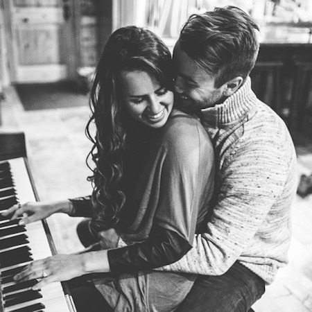 8 signs of a man who never stops loving you Picture 5