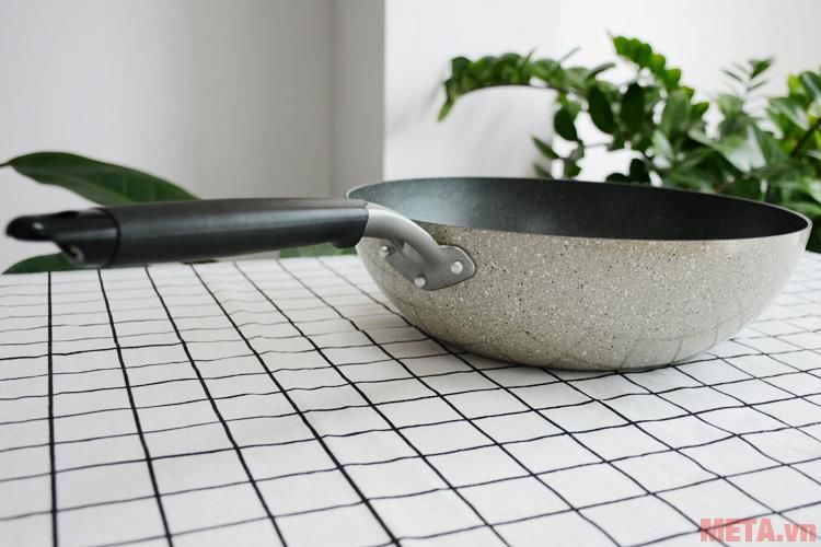 A good tip for a non-stick pan is to be durable and not be close Picture 4