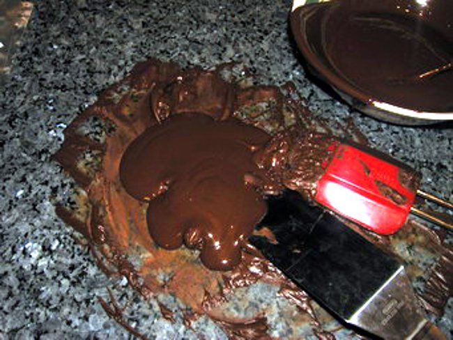 A guide to making delicious and beautiful chocolates at home Picture 17