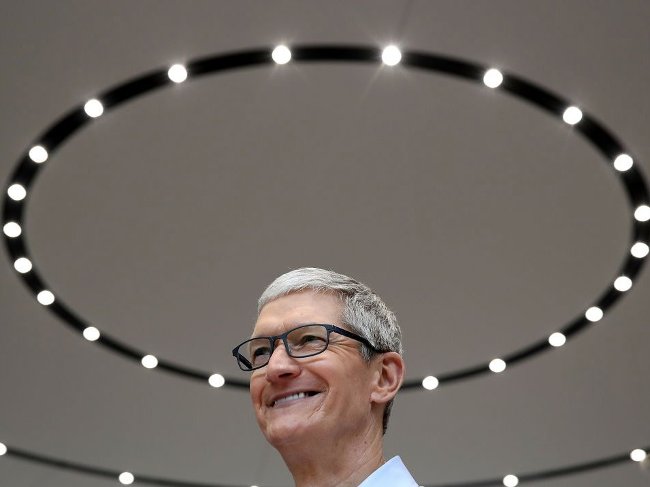 A normal working day of CEO Tim Cook - the powerful man behind the iPhone X costs thousands of dollars Picture 10