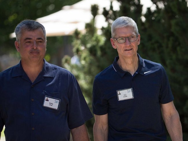 A normal working day of CEO Tim Cook - the powerful man behind the iPhone X costs thousands of dollars Picture 11