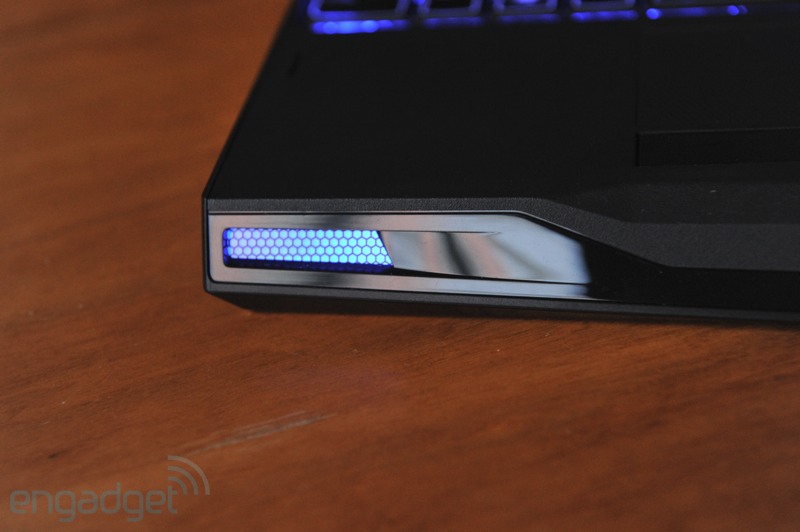 Actual photo of the 'giants' Alienware M18x Picture 10