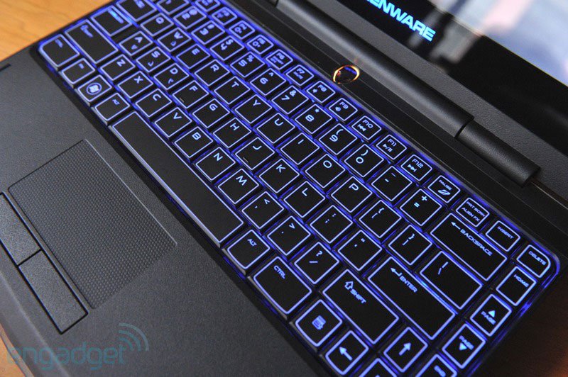 Actual photo of the 'giants' Alienware M18x Picture 11