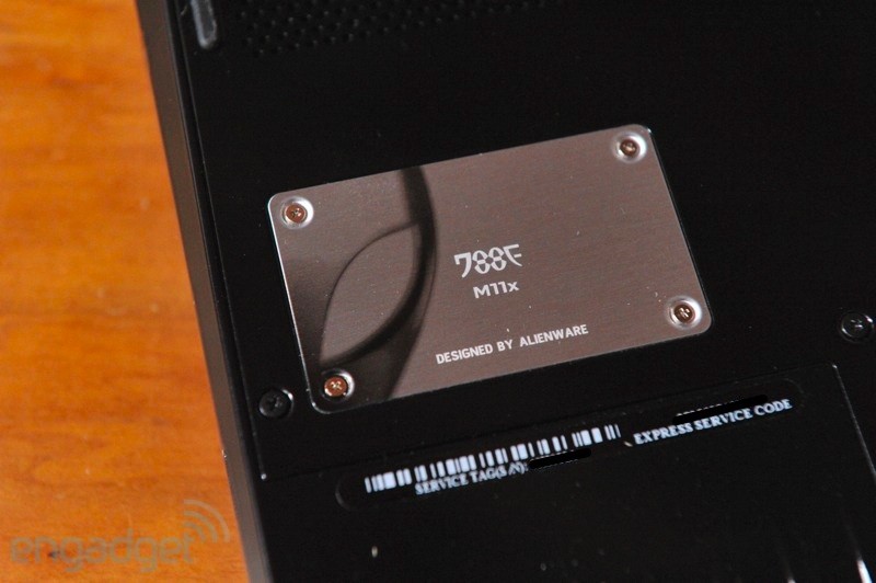 Actual photo of the 'giants' Alienware M18x Picture 13