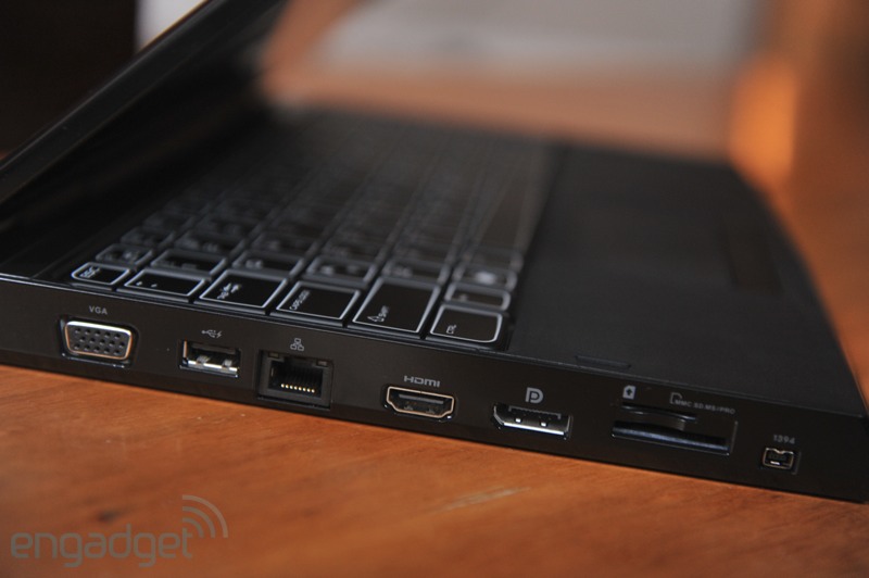 Actual photo of the 'giants' Alienware M18x Picture 8