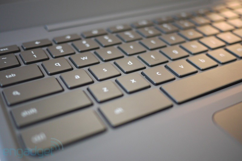 Actual photos of Google Cr-48, laptop running Chrome OS Picture 10