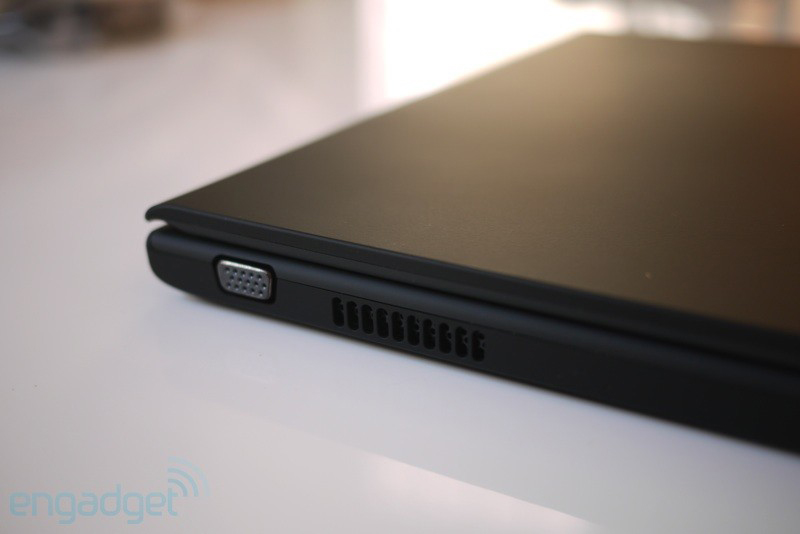 Actual photos of Google Cr-48, laptop running Chrome OS Picture 12