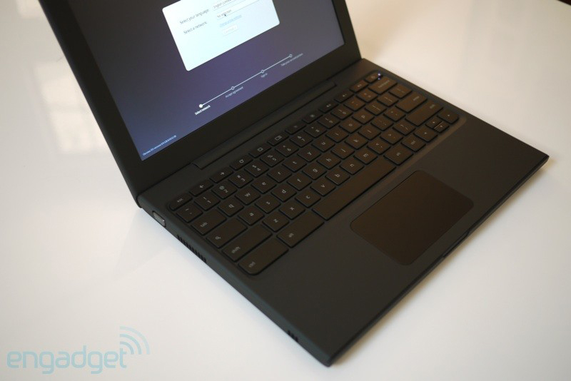 Actual photos of Google Cr-48, laptop running Chrome OS Picture 18