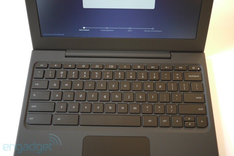 Actual photos of Google Cr-48, laptop running Chrome OS Picture 19