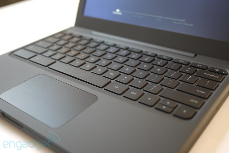 Actual photos of Google Cr-48, laptop running Chrome OS Picture 20