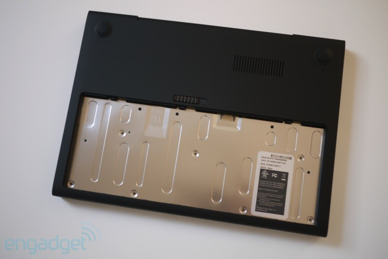 Actual photos of Google Cr-48, laptop running Chrome OS Picture 4