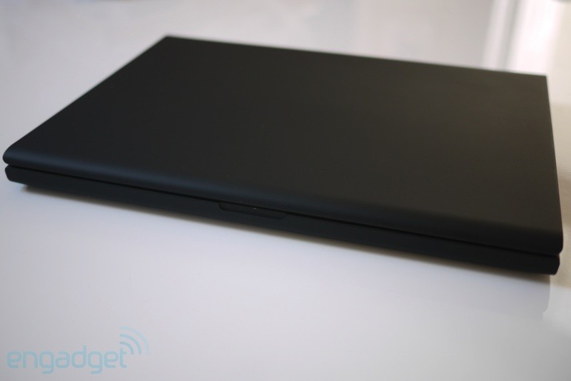 Actual photos of Google Cr-48, laptop running Chrome OS Picture 8