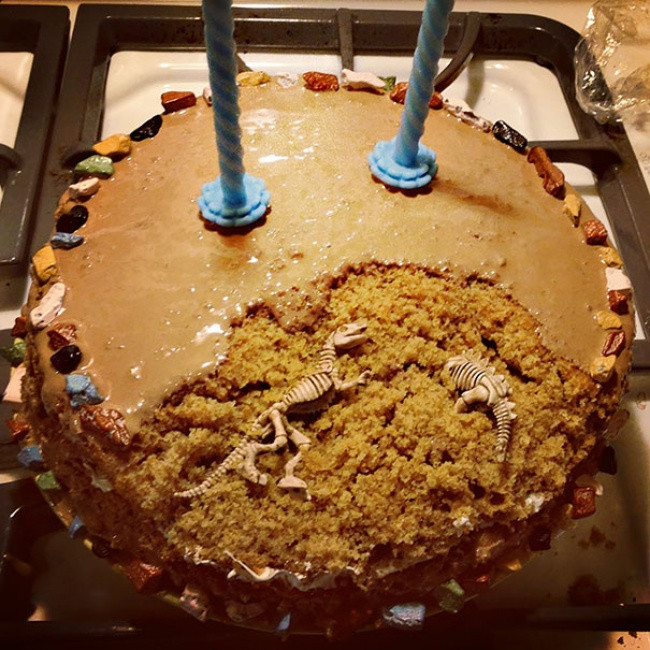 Admire 24 birthday cakes 'can't eat because it's so beautiful' Picture 21