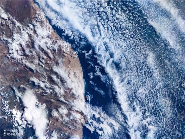 Admire photos of the Earth from space with the 108-point camera of Mi 10 Pro Picture 4