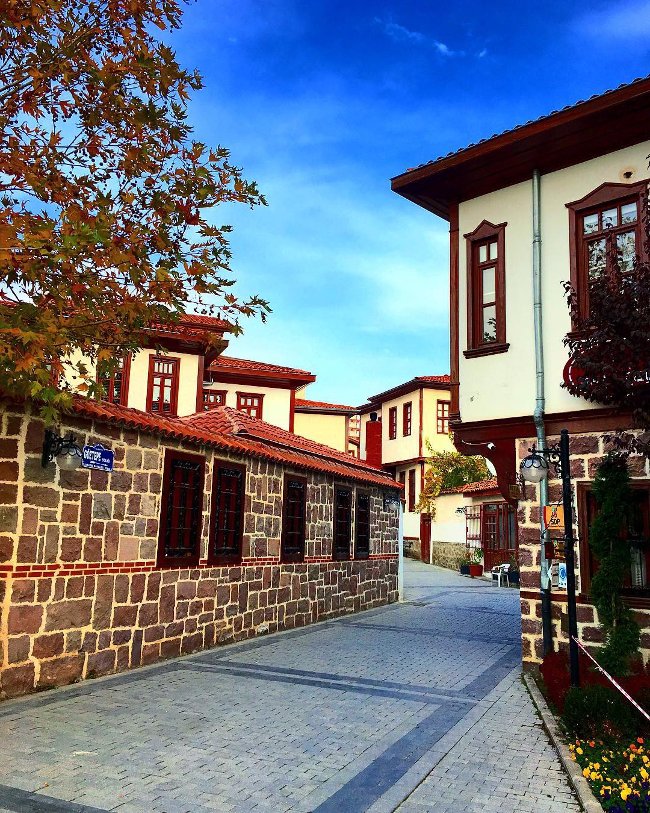 Admire the 25 most colorful streets in the world Picture 5