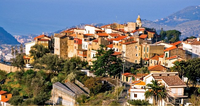 Admire the beauty of 10 tiny countries in the world Picture 7