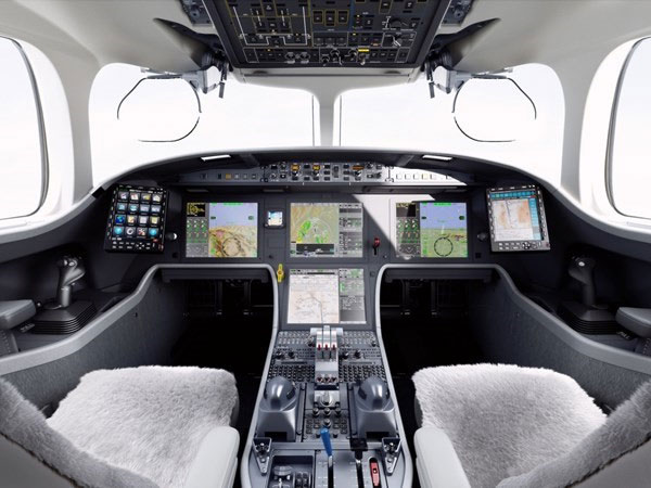 Admire the luxurious interiors of Falcon 8X business aircraft Picture 9