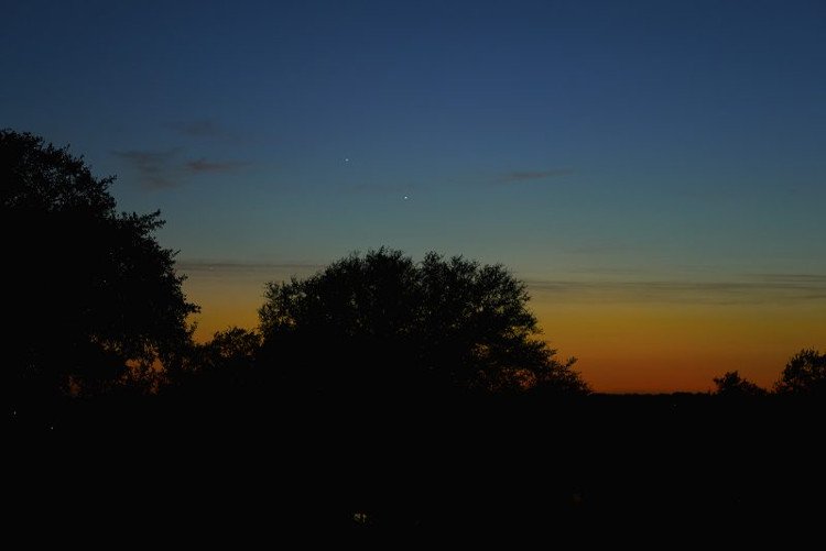 Admire the rare moment Venus and Jupiter 'meet' each other in the sky Picture 11