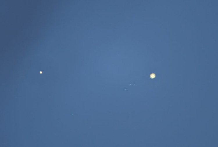 Admire the rare moment Venus and Jupiter 'meet' each other in the sky Picture 6