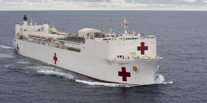 Against the 'invisible enemy' Covid-19, the US military could also engage in battle by aircraft and ships. Picture 1
