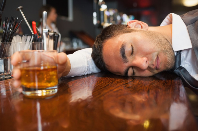 Alcohol poisoning: symptoms and treatment