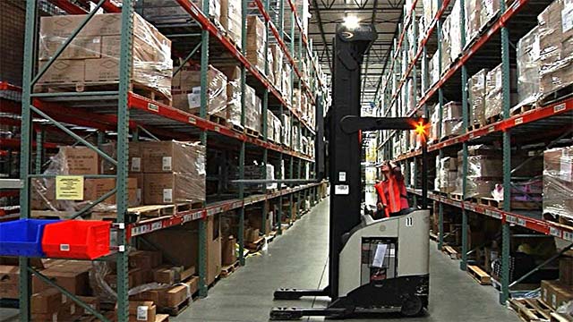 Amazon uses robots that are 5 times more productive than humans in warehouses Picture 5