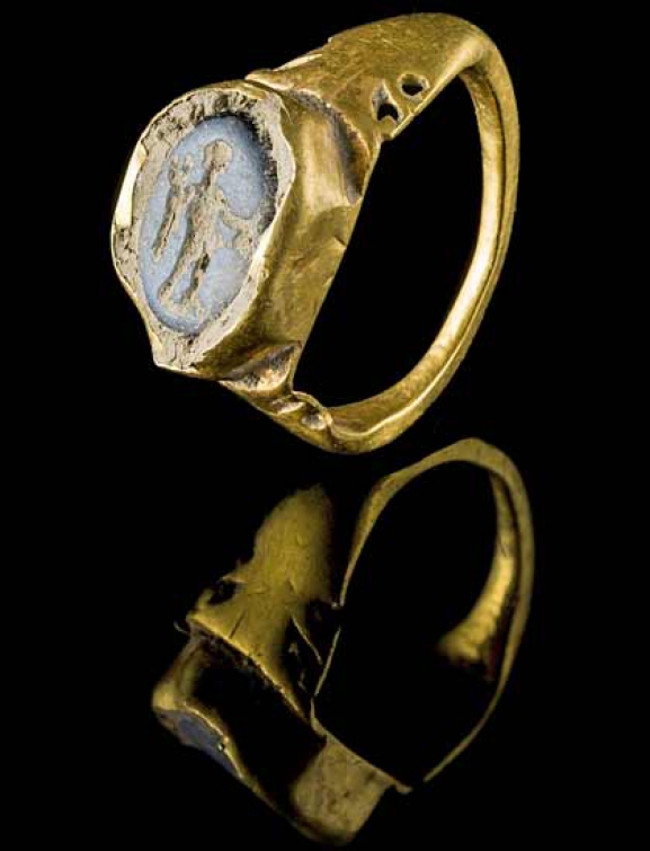 Announcing a series of ancient Roman artifacts discovered in Wales Picture 1