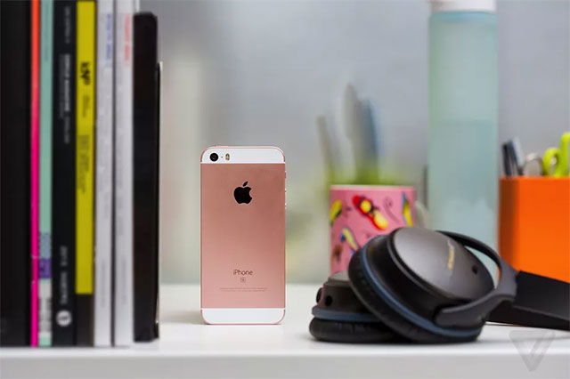 Apple again sells iPhone SE again - Starting today Picture 1