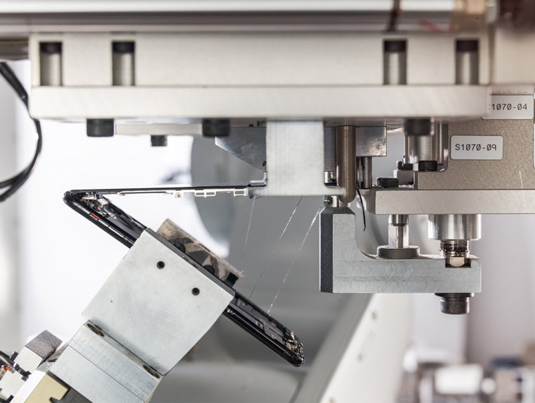 Apple launched a robot that can dismantle 200 old iPhones within an hour Picture 1