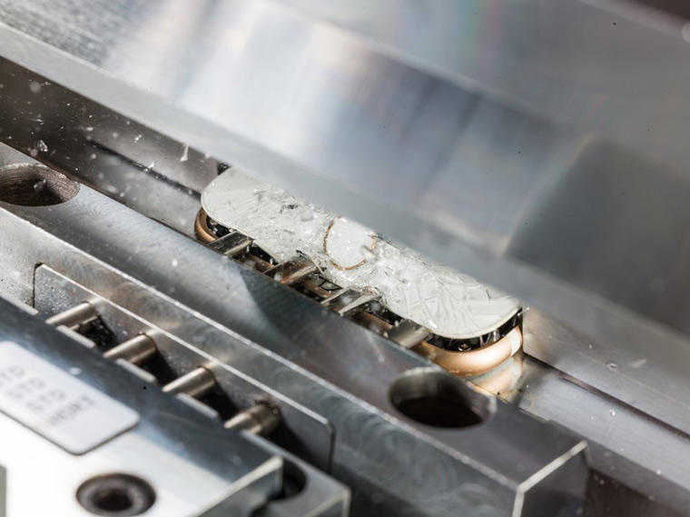 Apple launched a robot that can dismantle 200 old iPhones within an hour Picture 2