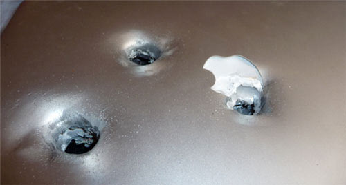 Apple Macbook sticks to bullets in Israel Picture 3