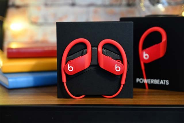 Apple's Powerbeats headphones and plans to 'dominate' the gym Picture 1