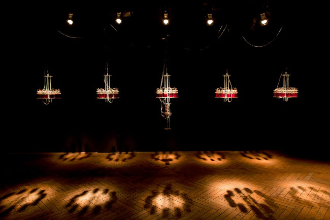 Artists run an electronic sound system using their own blood Picture 1