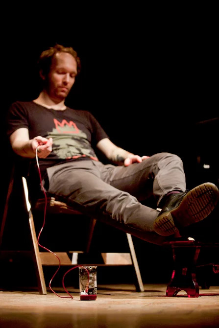 Artists run an electronic sound system using their own blood Picture 3