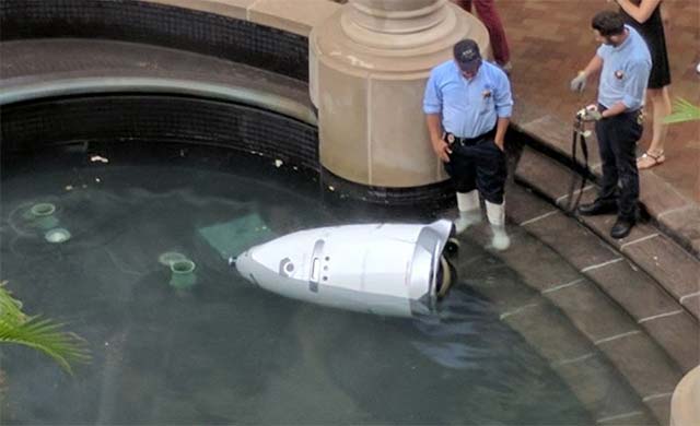 Attack of security robots, a man is 'wanted' Picture 4