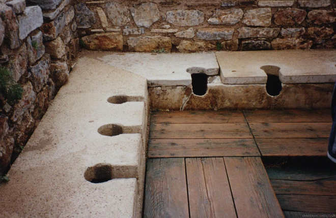 Back in the past to find out how the ancient Romans went to the toilet Picture 2