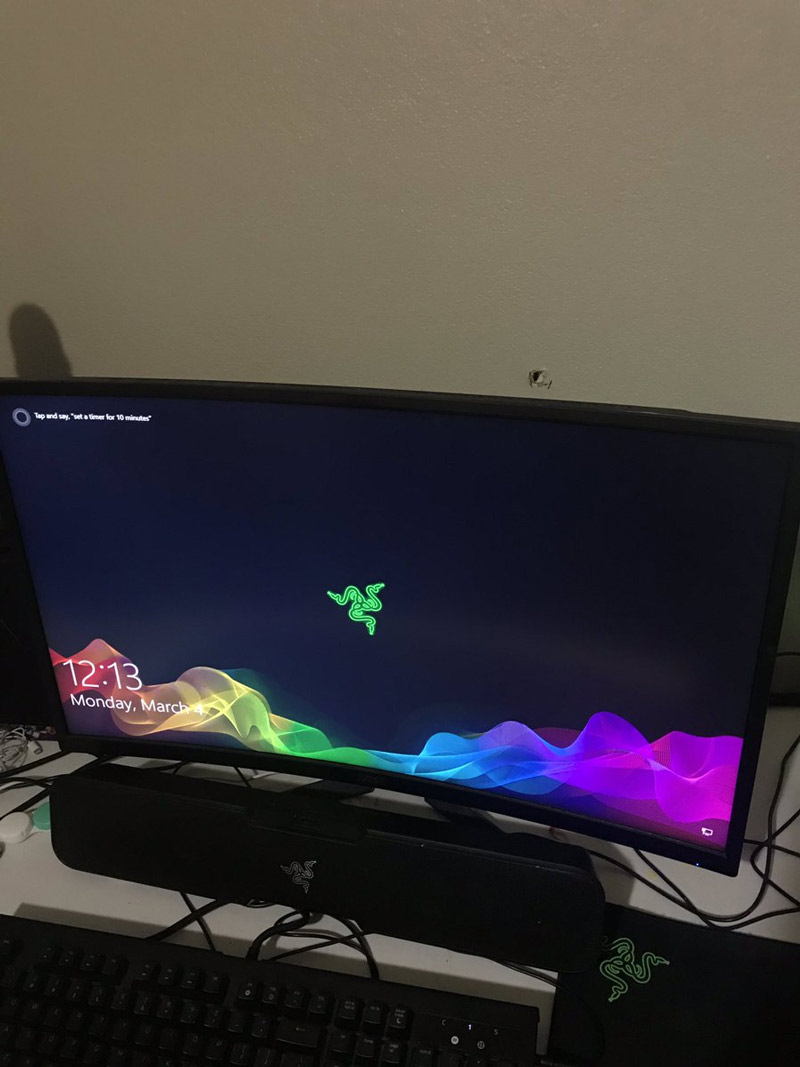 Being hit by a stray bullet, MSI's gaming screen still works normally Picture 3