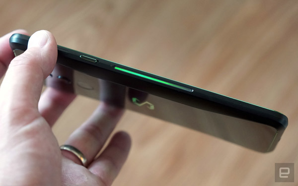 Black Shark Helo - the world's first smartphone with 10GB of RAM, playing AMOLED games, priced at only 14 million Picture 6