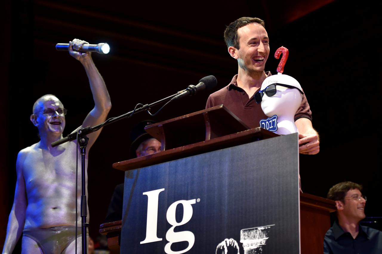 'Cats are liquids' and 'laughable' studies in the Ig Nobel Prize 2017 Picture 2