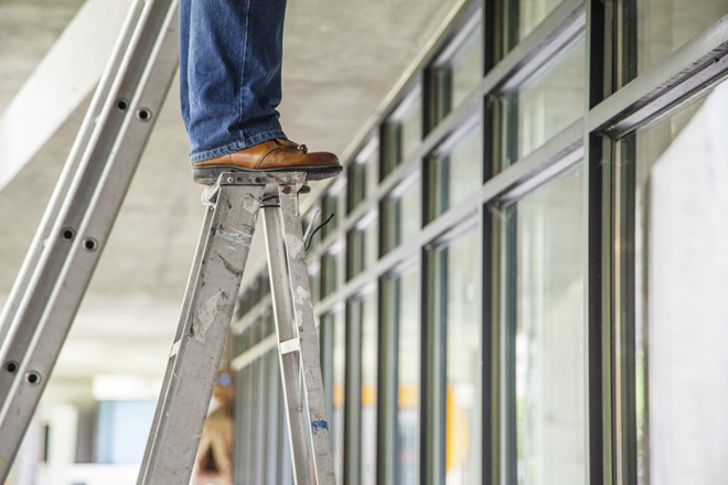 Choose to buy safe, cheap aluminum ladders Picture 3