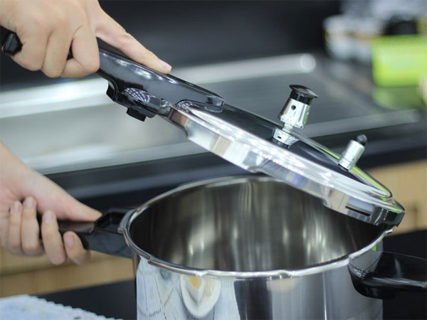 Clean the clean and clean pressure cooker after 7 steps Picture 4