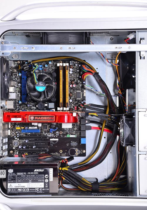 Cleaning computers to welcome Tet Picture 4