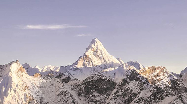 Climbing Everest can lead to mental illness Picture 1