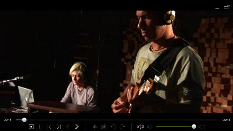 Close up of Acer Iconia two-screen laptop Picture 7