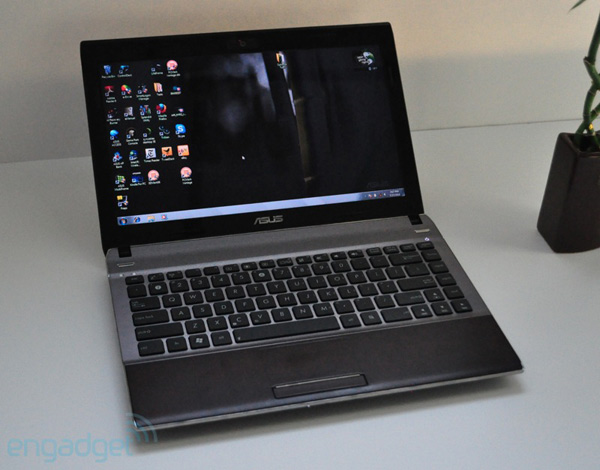 Close up of Asus laptop made from bamboo Picture 10