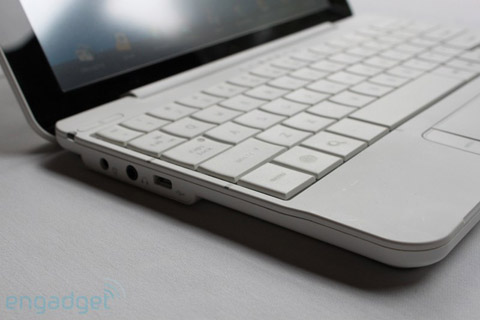 Close up of Compaq AirLife 100 running Android Picture 6