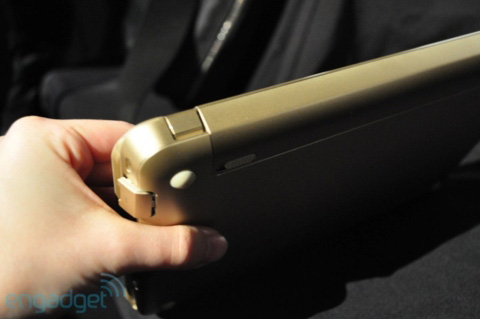 Close up of the new HP Mini 210 Vivienne Tam Picture 10